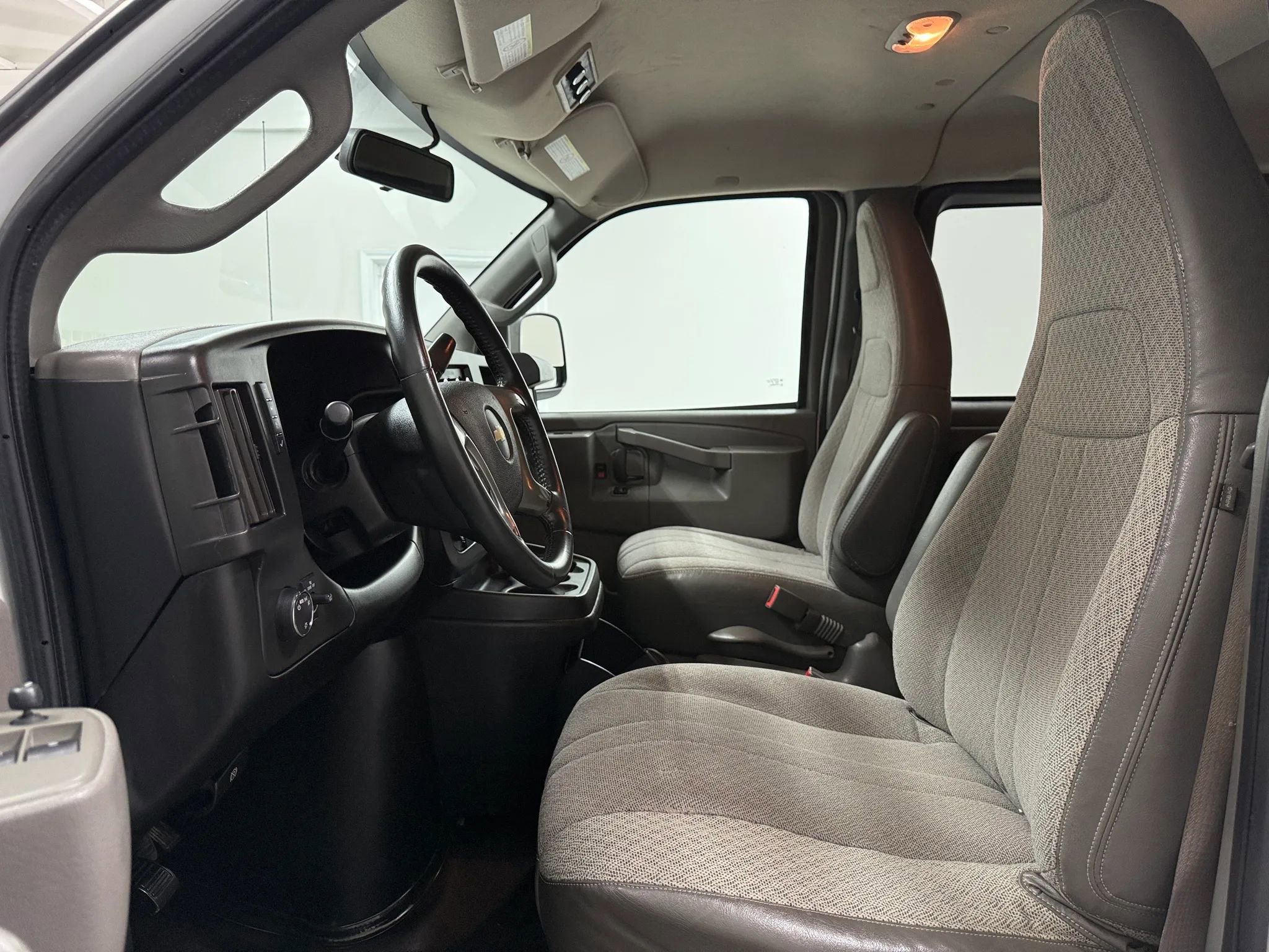 Used 2019 Chevrolet Express 3500 LS RWD image 12