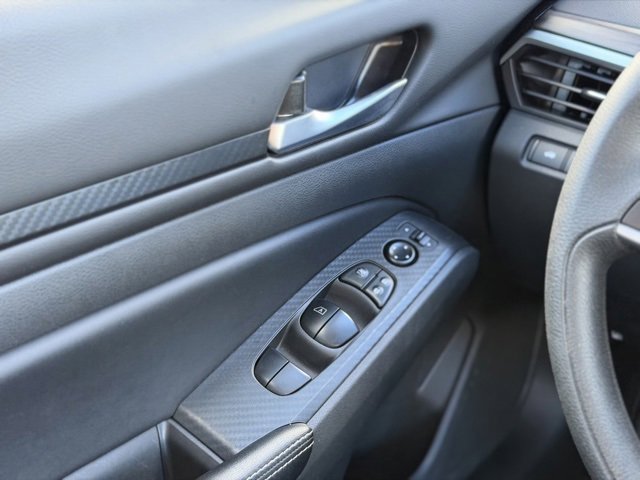 Used 2025 Nissan Altima 2.5 SV image 30