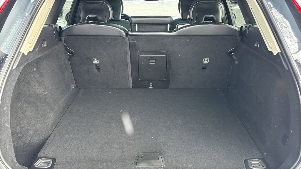 Certified 2024 Volvo XC60 B5 Core w/ Protection Package Premier image 30