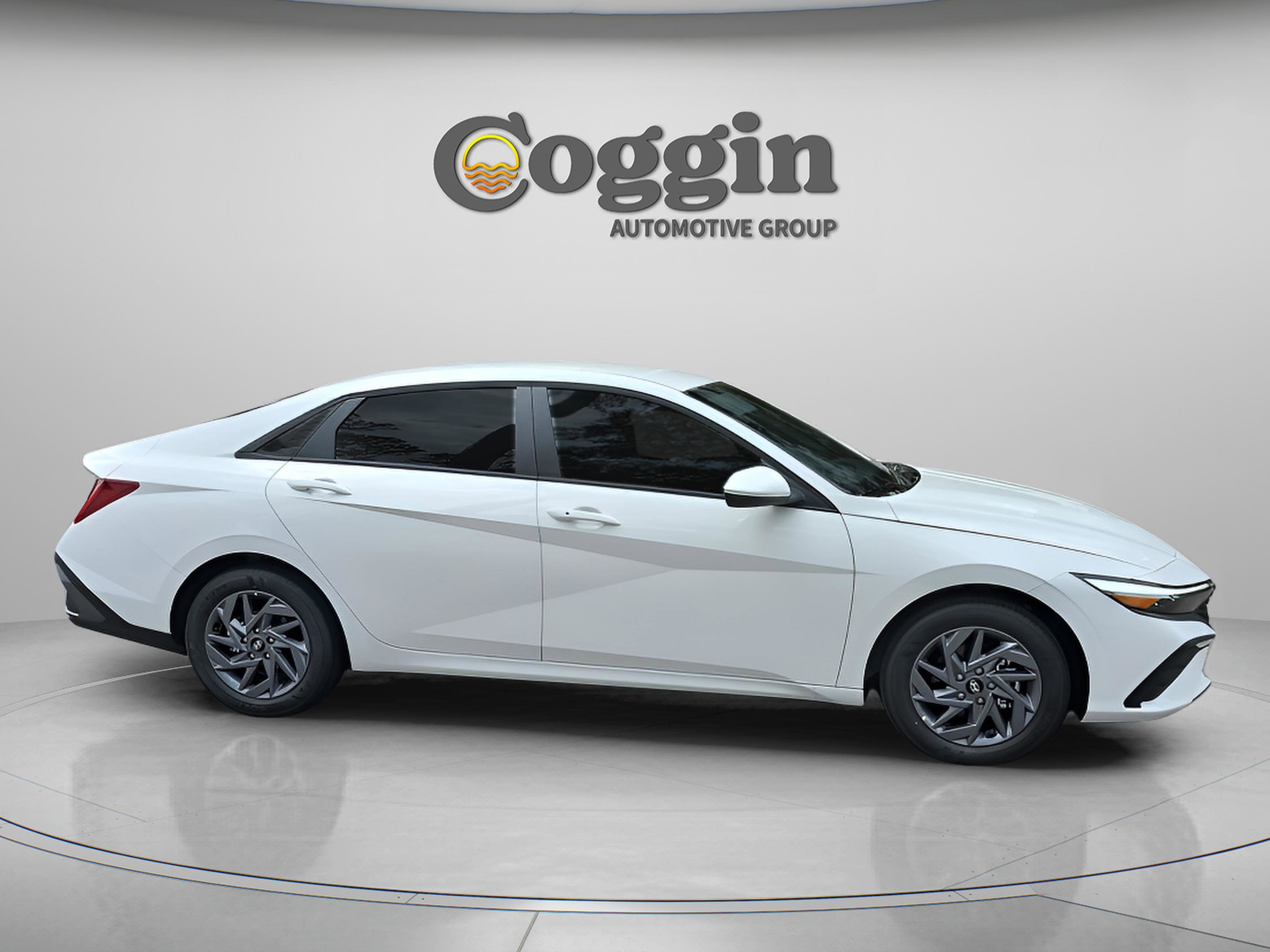 New 2026 Hyundai Elantra Hybrid FWD image 6