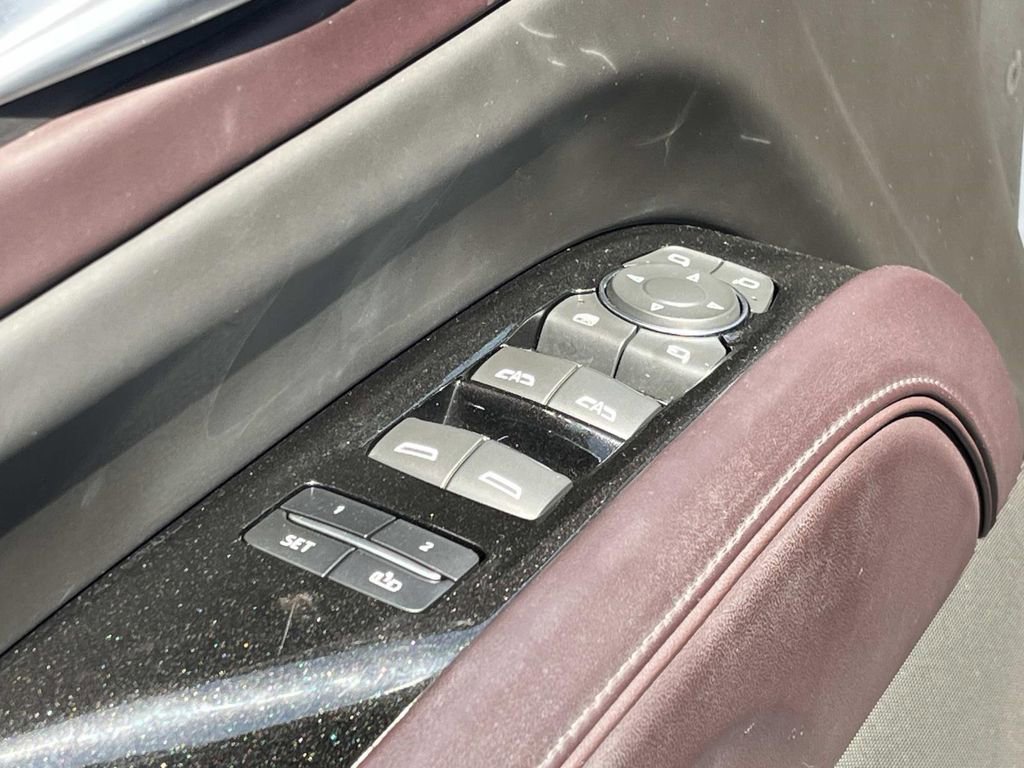 Used 2022 Cadillac Escalade Premium Luxury Platinum image 28