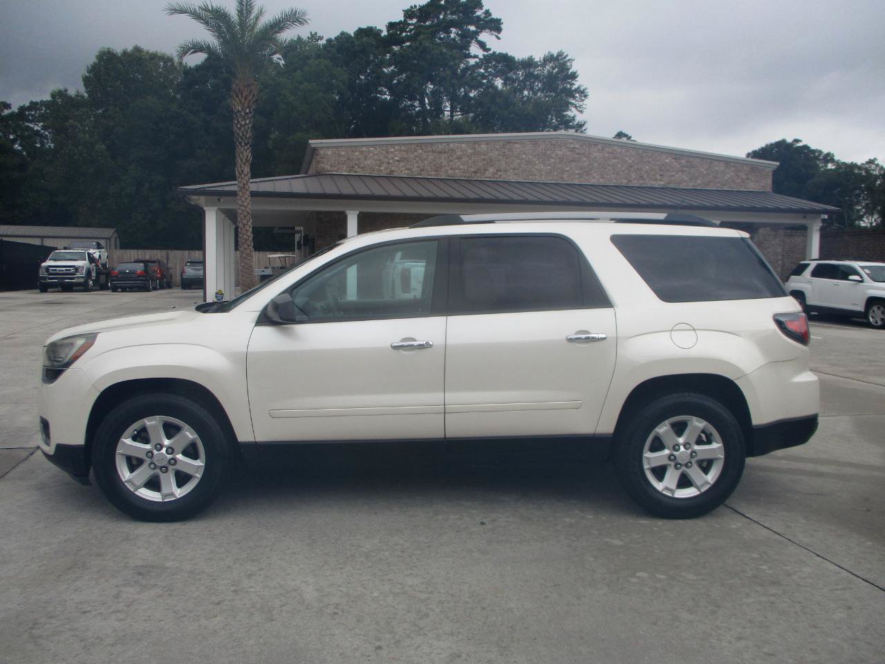 Used 2015 GMC Acadia SLE FWD image 17