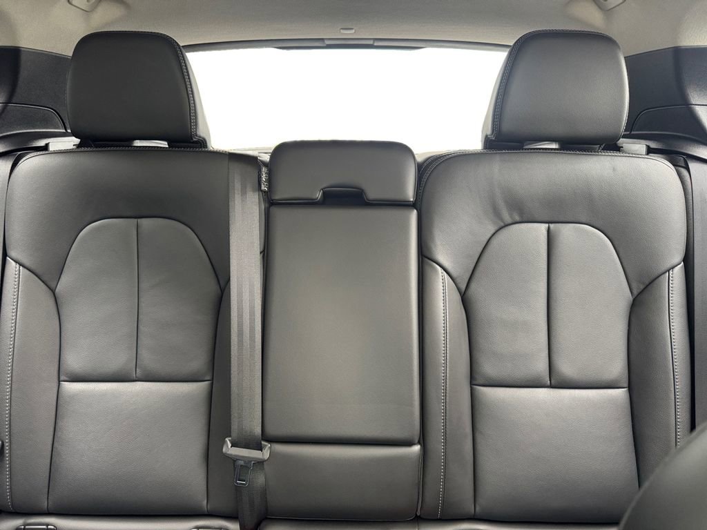 Certified 2025 Volvo XC40 B5 Core image 23