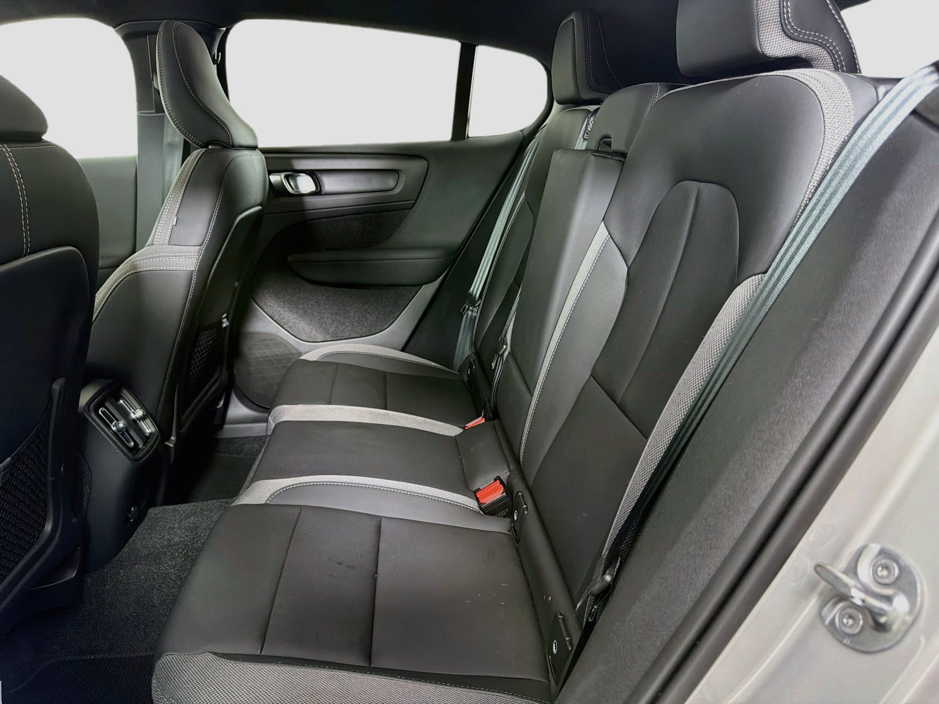 Certified 2023 Volvo C40 Recharge Core AWD/4WD image 26