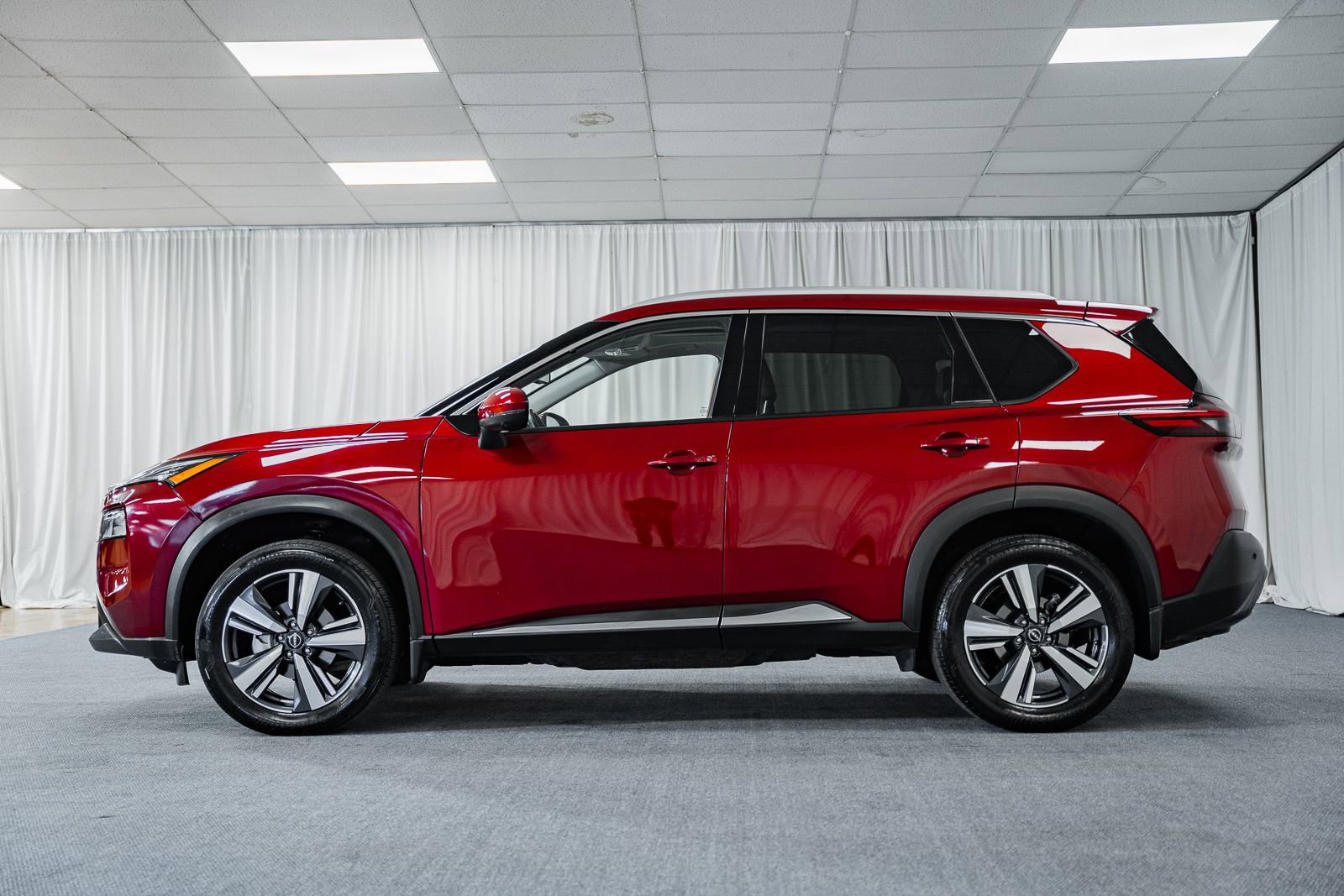 Used 2023 Nissan Rogue SL image 5