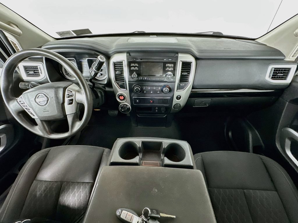 Used 2017 Nissan Titan SV AWD/4WD image 10
