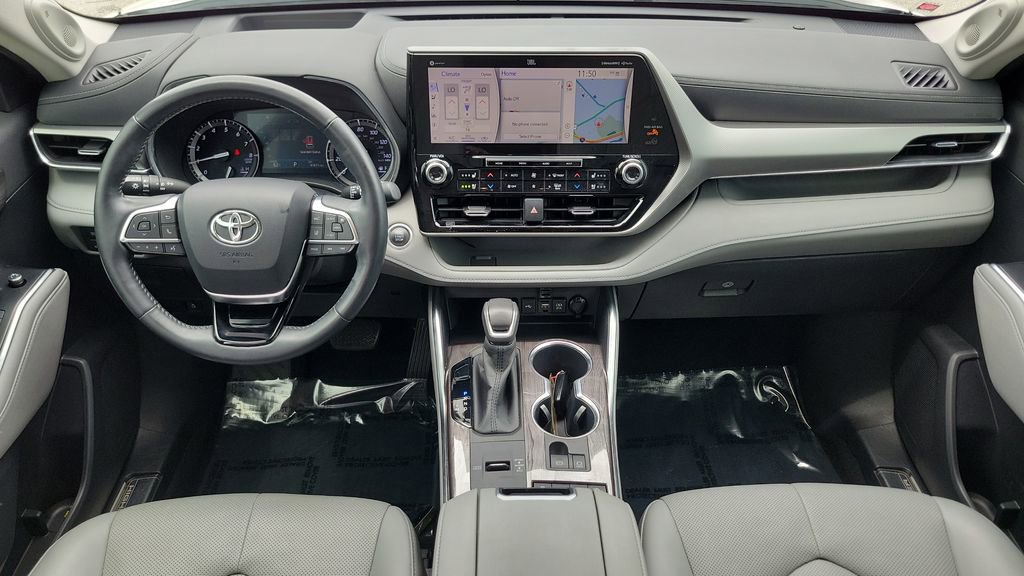 Certified 2020 Toyota Highlander Platinum FWD image 11