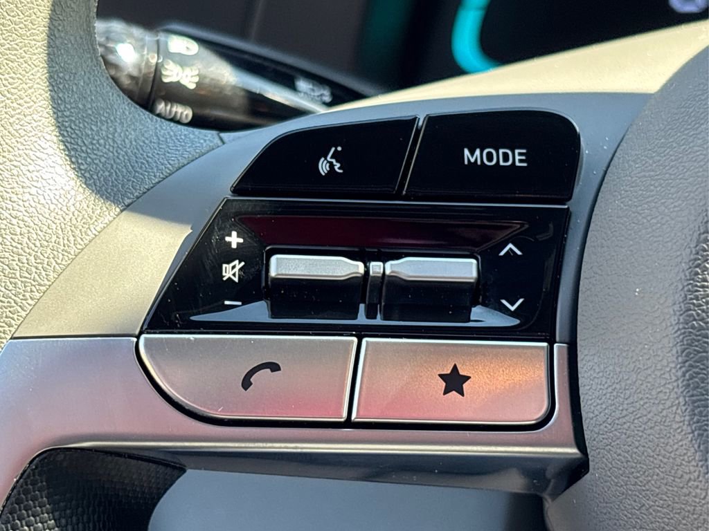 Certified 2025 Hyundai Elantra SE w/ Cargo Package image 27