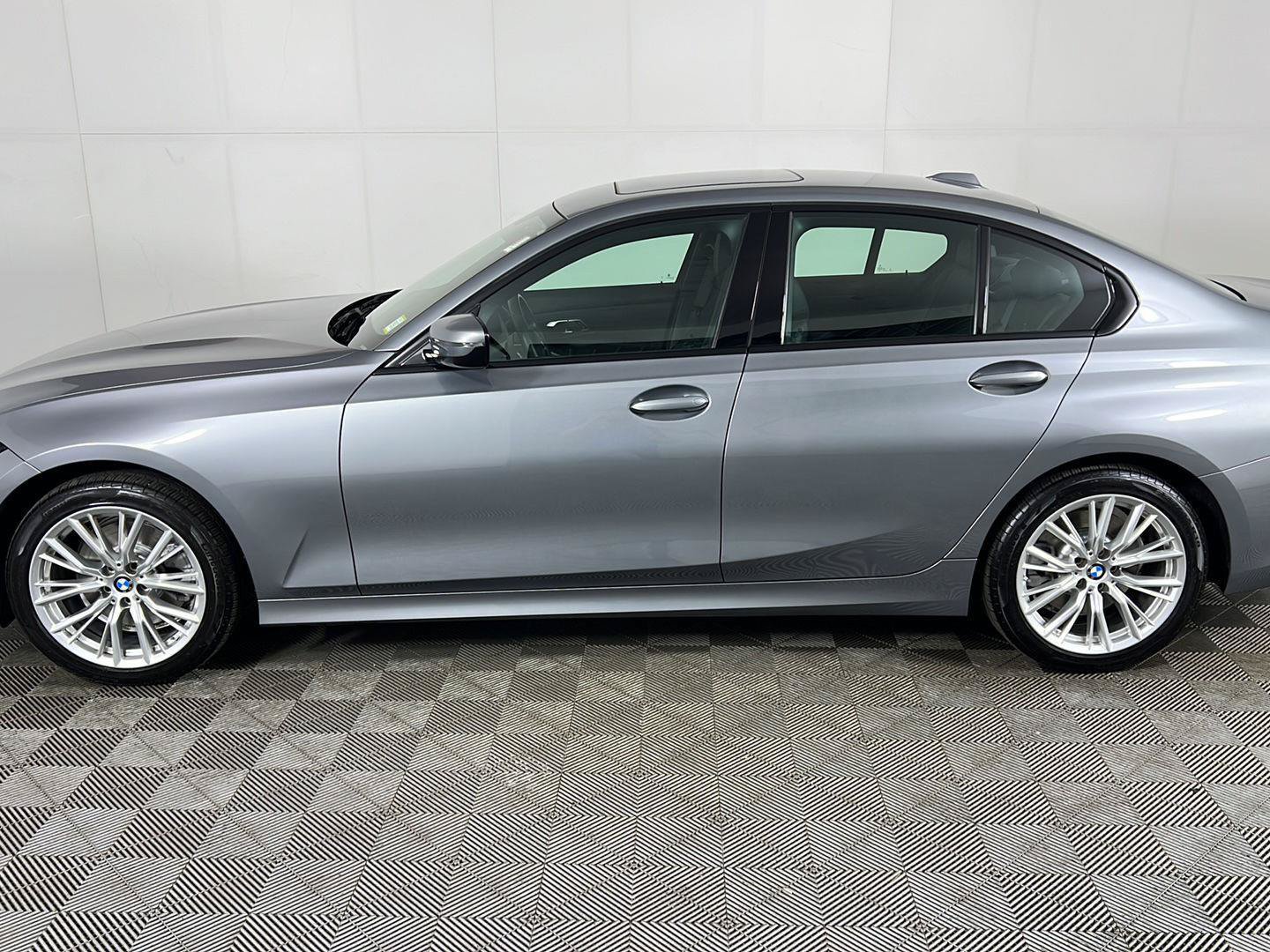 Used 2023 BMW 330i xDrive Sedan w/ Premium Package AWD/4WD image 12