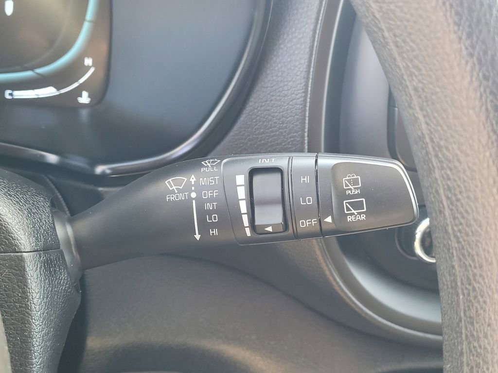 Used 2025 Kia Soul LX w/ LX Technology Package image 16