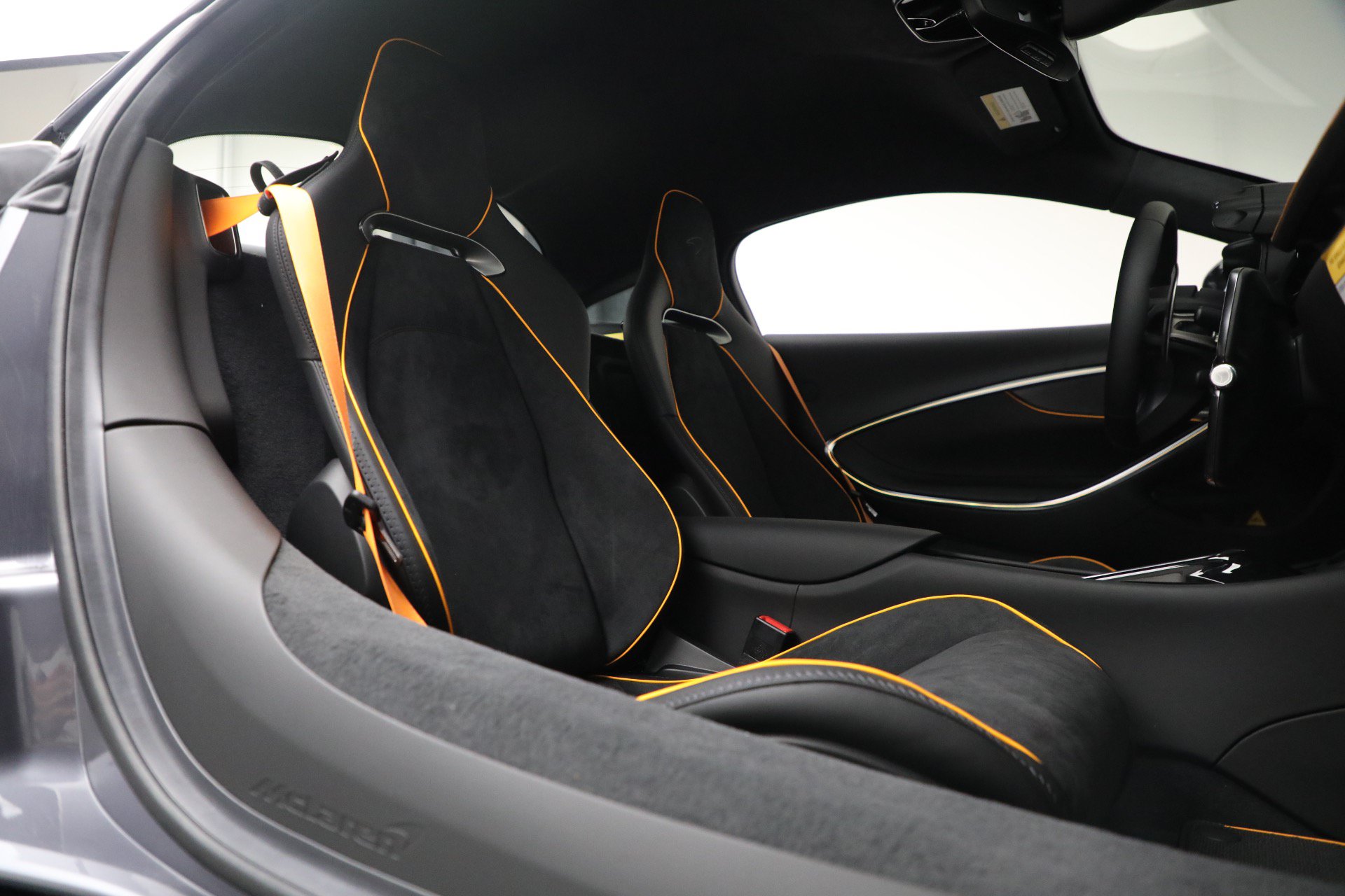 New 2025 McLaren Artura RWD image 25