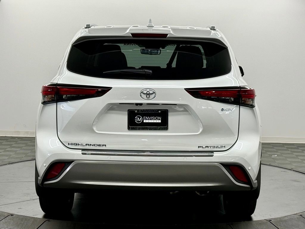 Used 2026 Toyota Highlander Platinum image 9