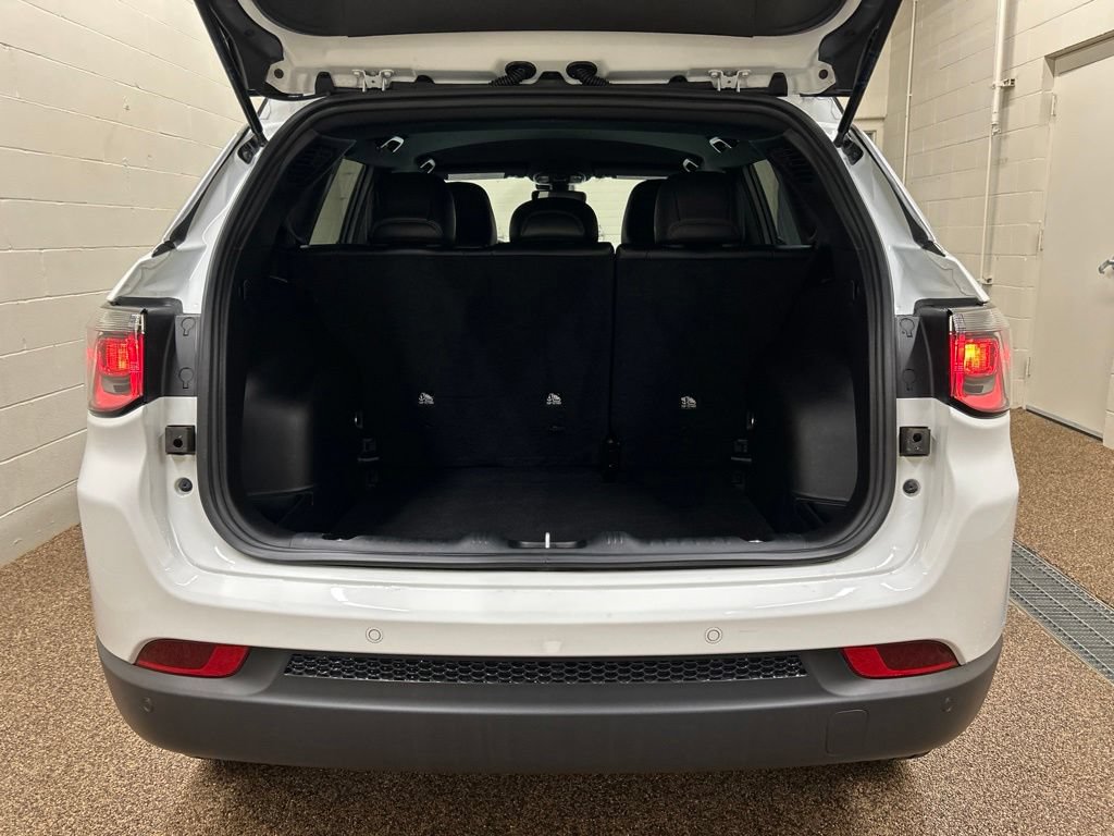 Used 2025 Jeep Compass Limited AWD/4WD image 11