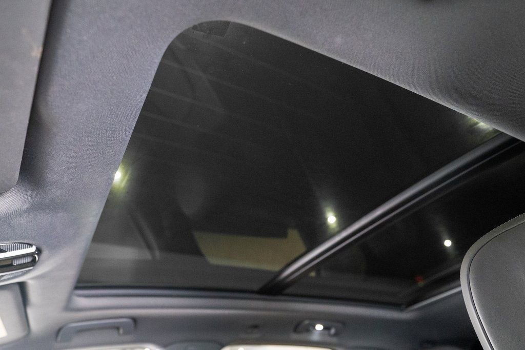 Certified 2023 Porsche Cayenne Platinum Edition image 21