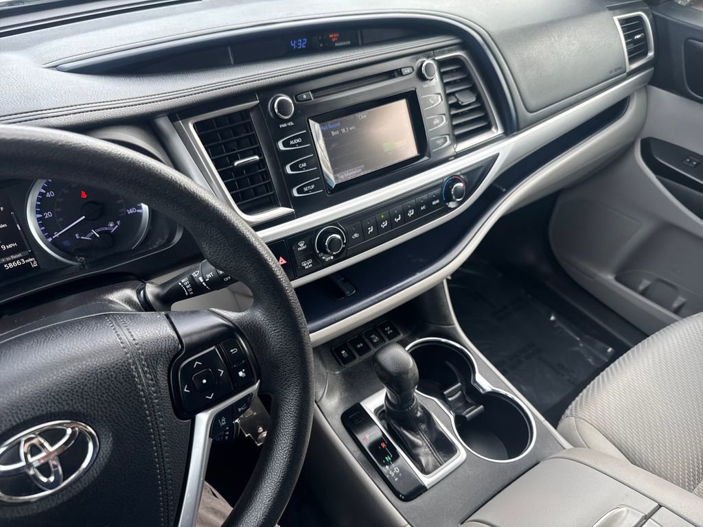 Used 2019 Toyota Highlander LE AWD/4WD image 21