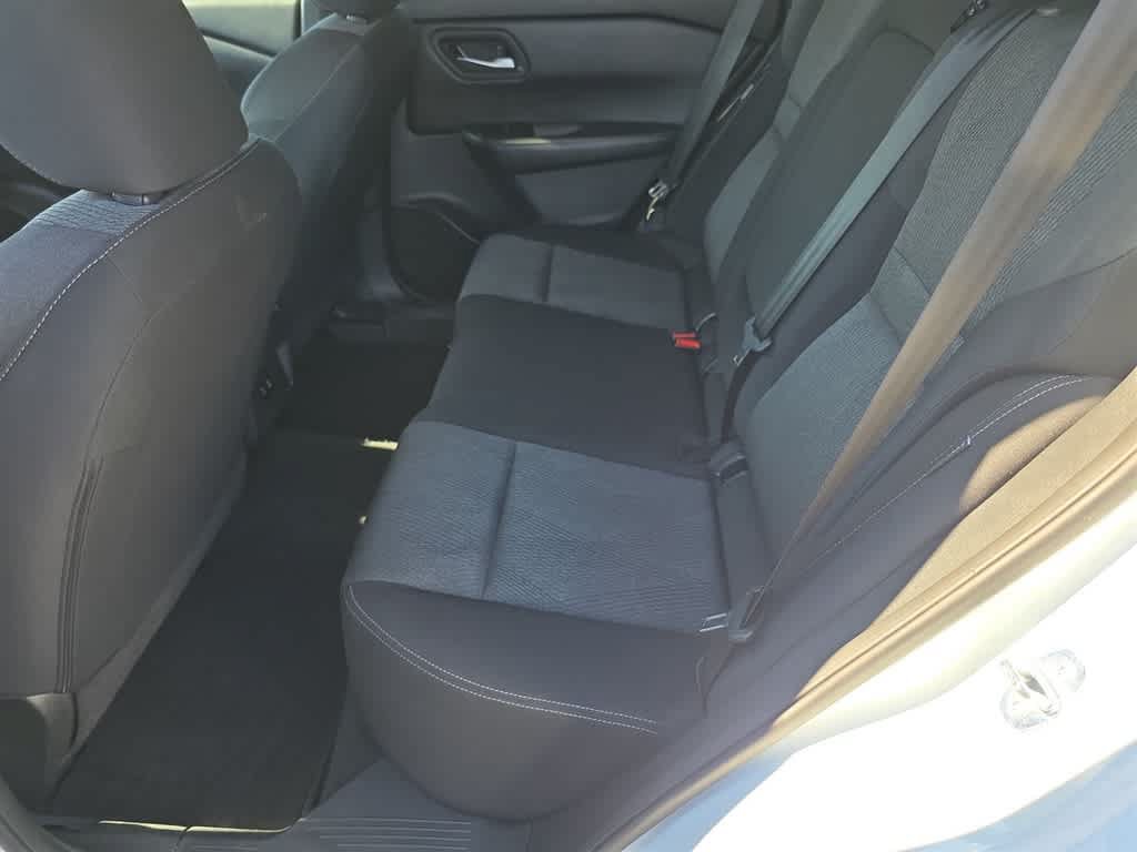Used 2024 Nissan Rogue SV AWD/4WD image 16