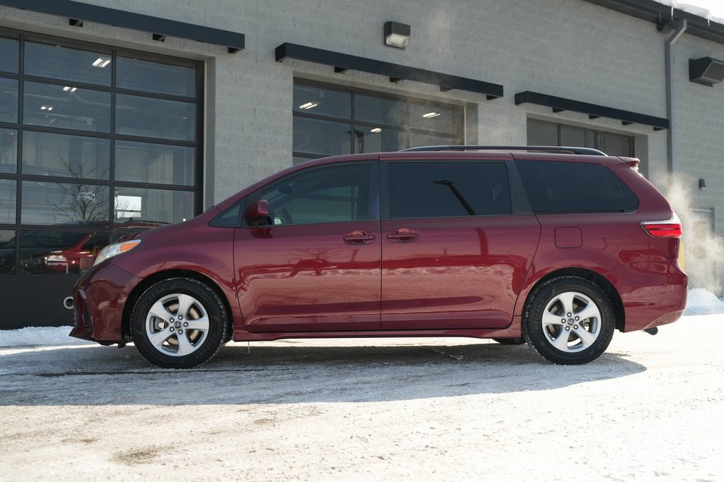Used 2018 Toyota Sienna LE image 14