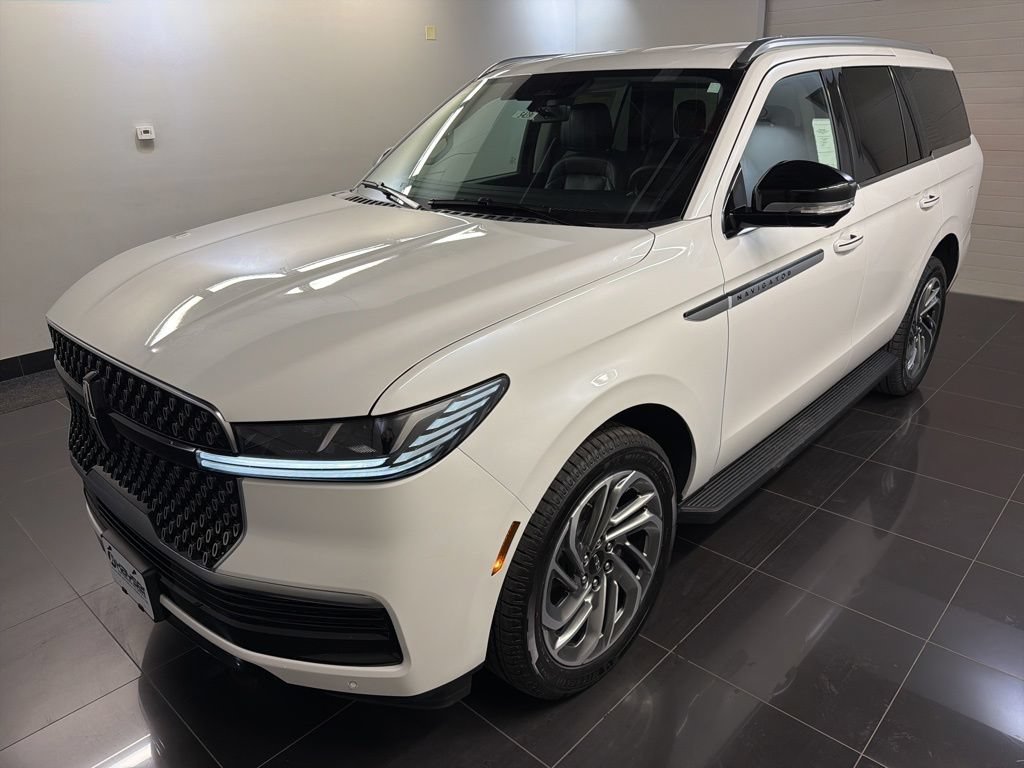 New 2026 Lincoln Navigator Premiere AWD/4WD image 3