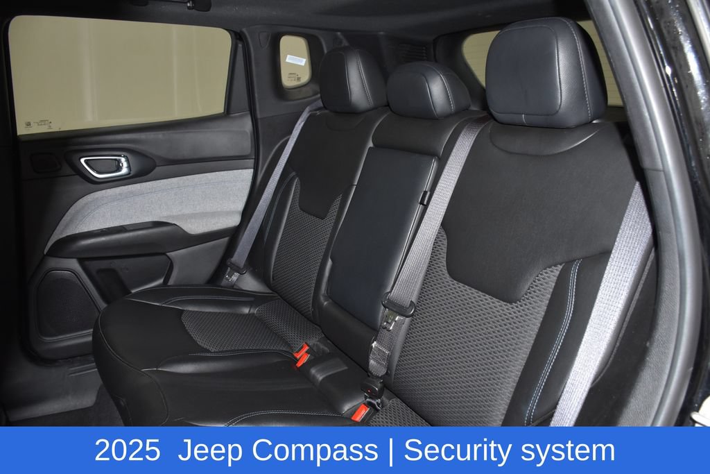 Used 2025 Jeep Compass Latitude w/ Sun & Sound Group AWD/4WD image 25