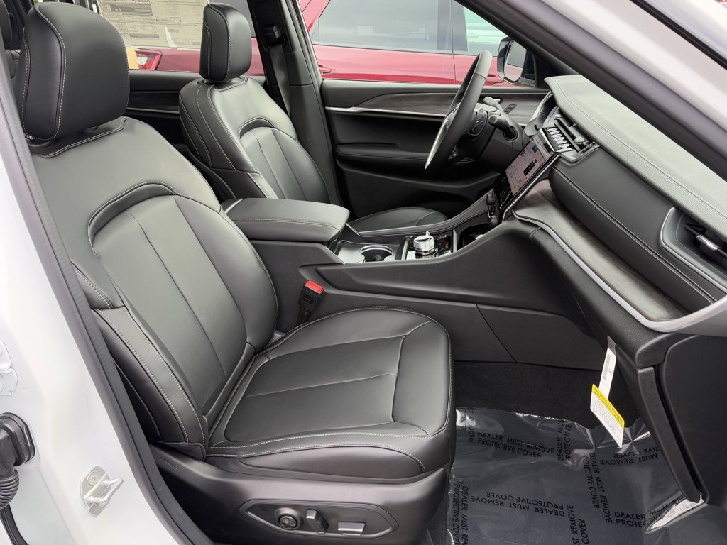 New 2025 Jeep Grand Cherokee L Limited image 15