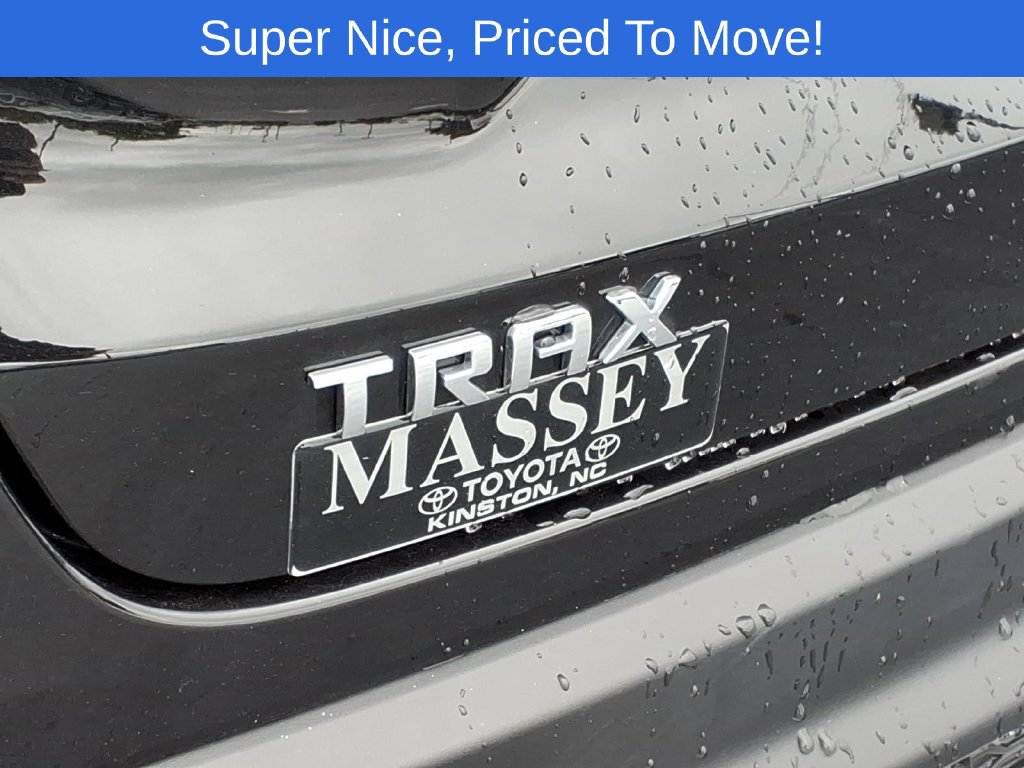 Used 2025 Chevrolet Trax LT FWD image 9
