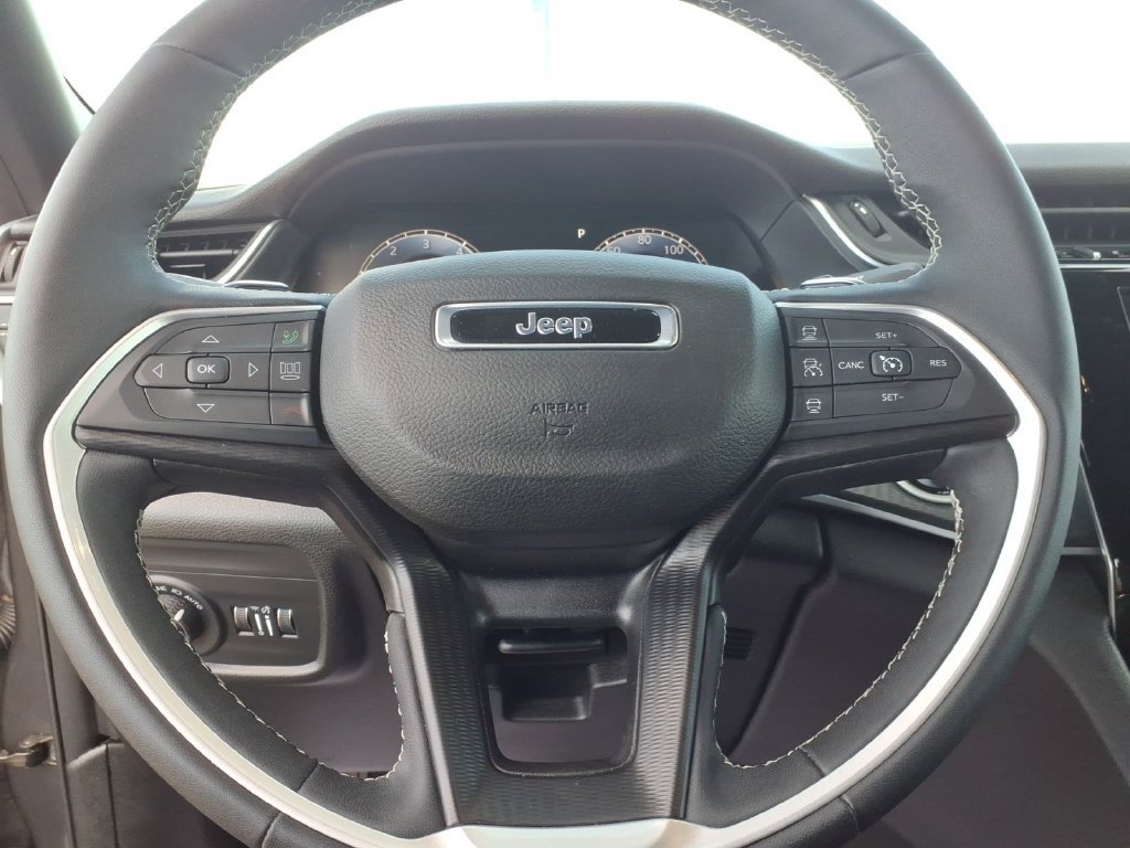 Used 2024 Jeep Grand Cherokee Altitude AWD/4WD image 22