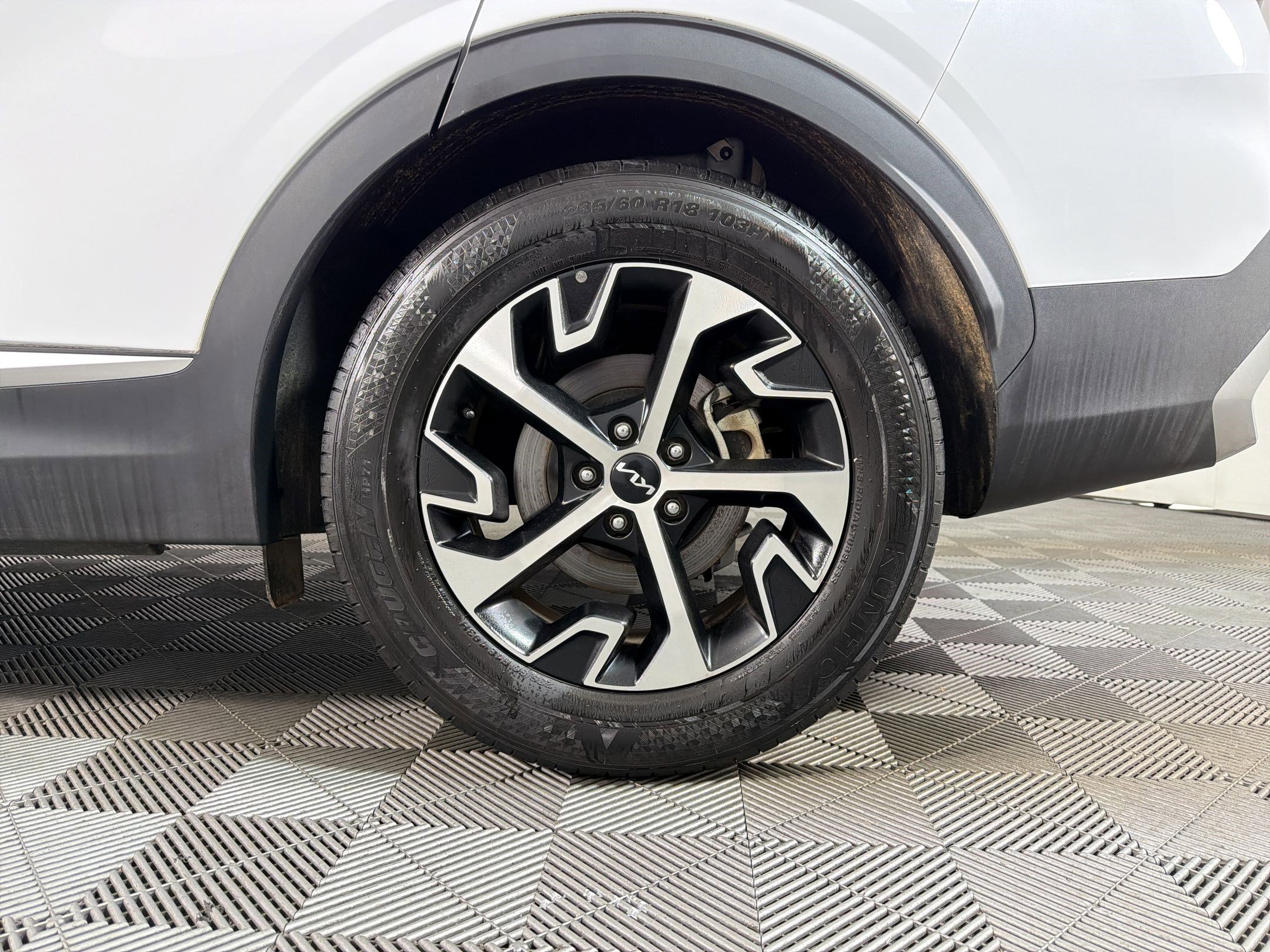 Used 2024 Kia Sportage EX FWD image 9