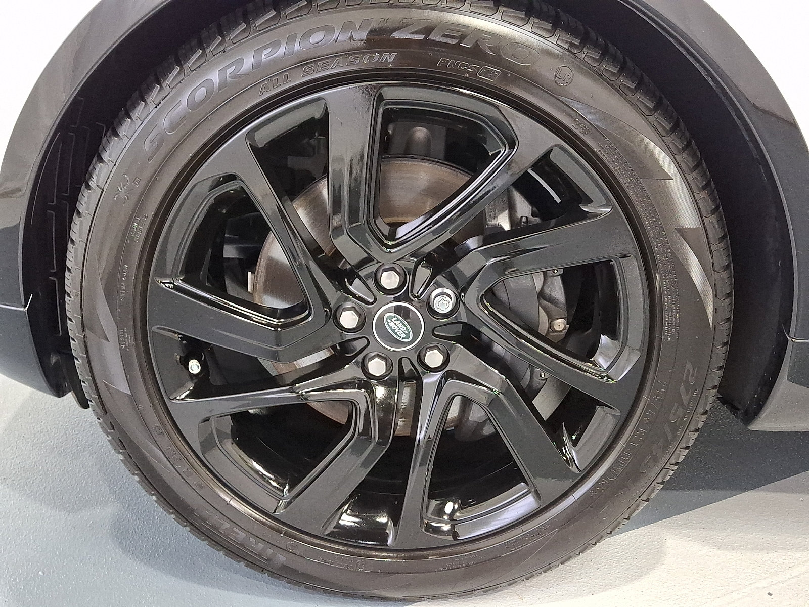 Certified 2025 Land Rover Discovery Dynamic SE AWD/4WD image 8