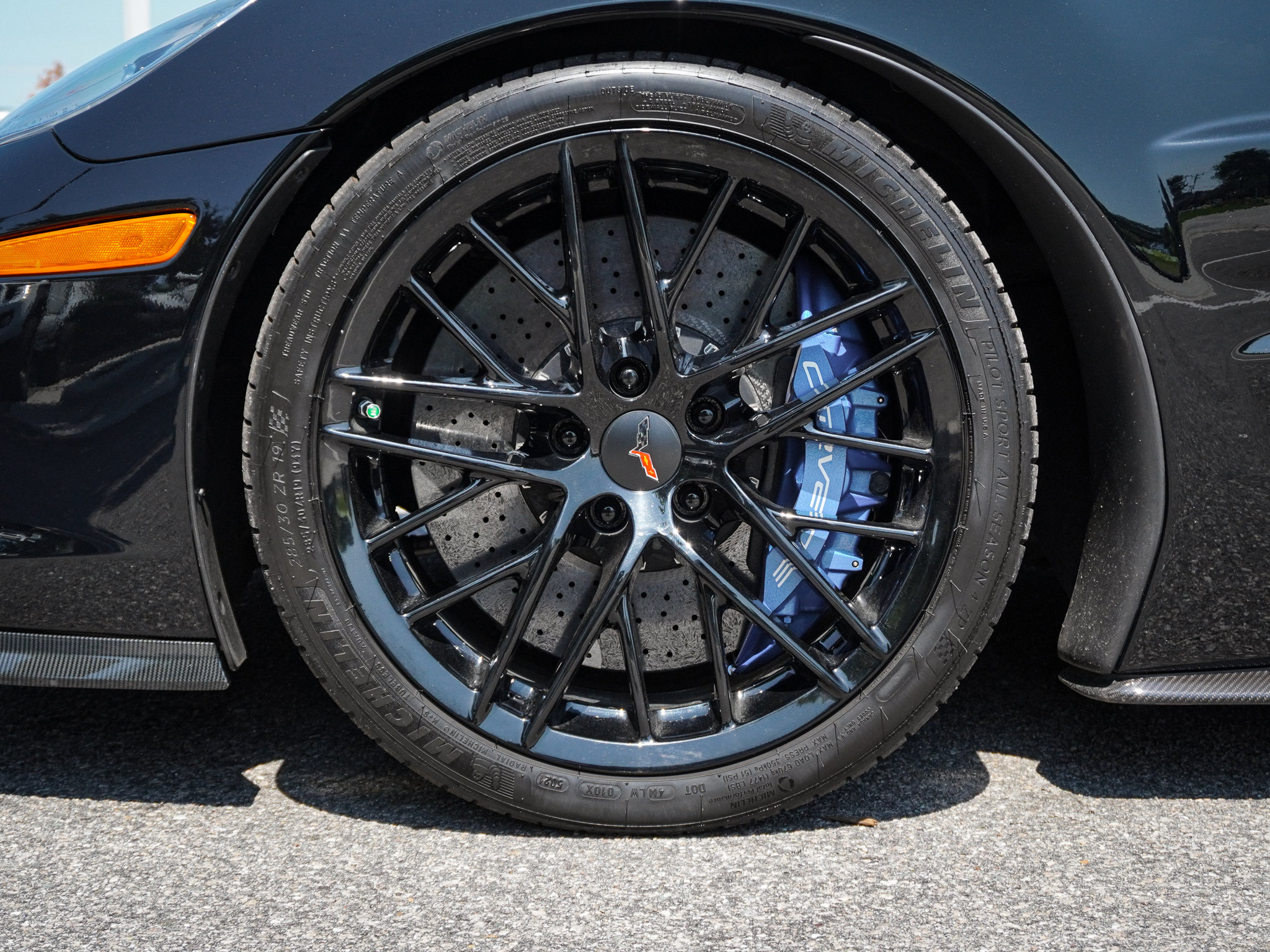 Used 2009 Chevrolet Corvette ZR1 w/ Preferred Equipment Group RWD image 13
