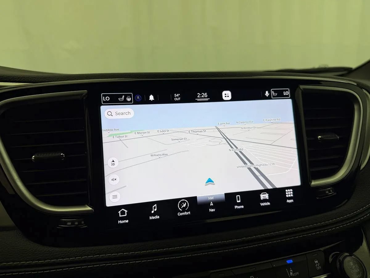 Used 2021 Chrysler Pacifica Limited w/ Uconnect Theater Family Group FWD image 20