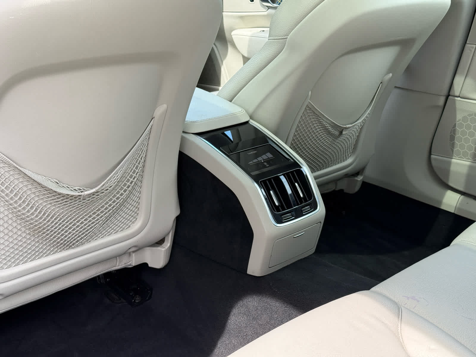 Used 2018 Volvo S90 T5 Momentum AWD/4WD image 28