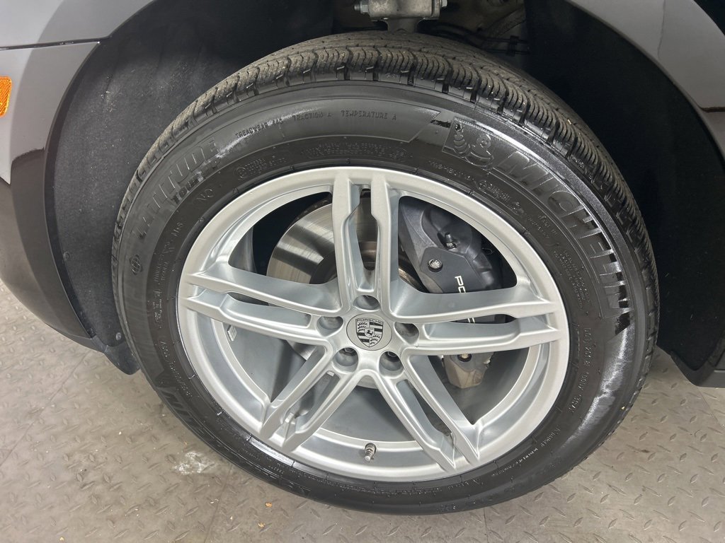 Certified 2025 Porsche Macan image 25