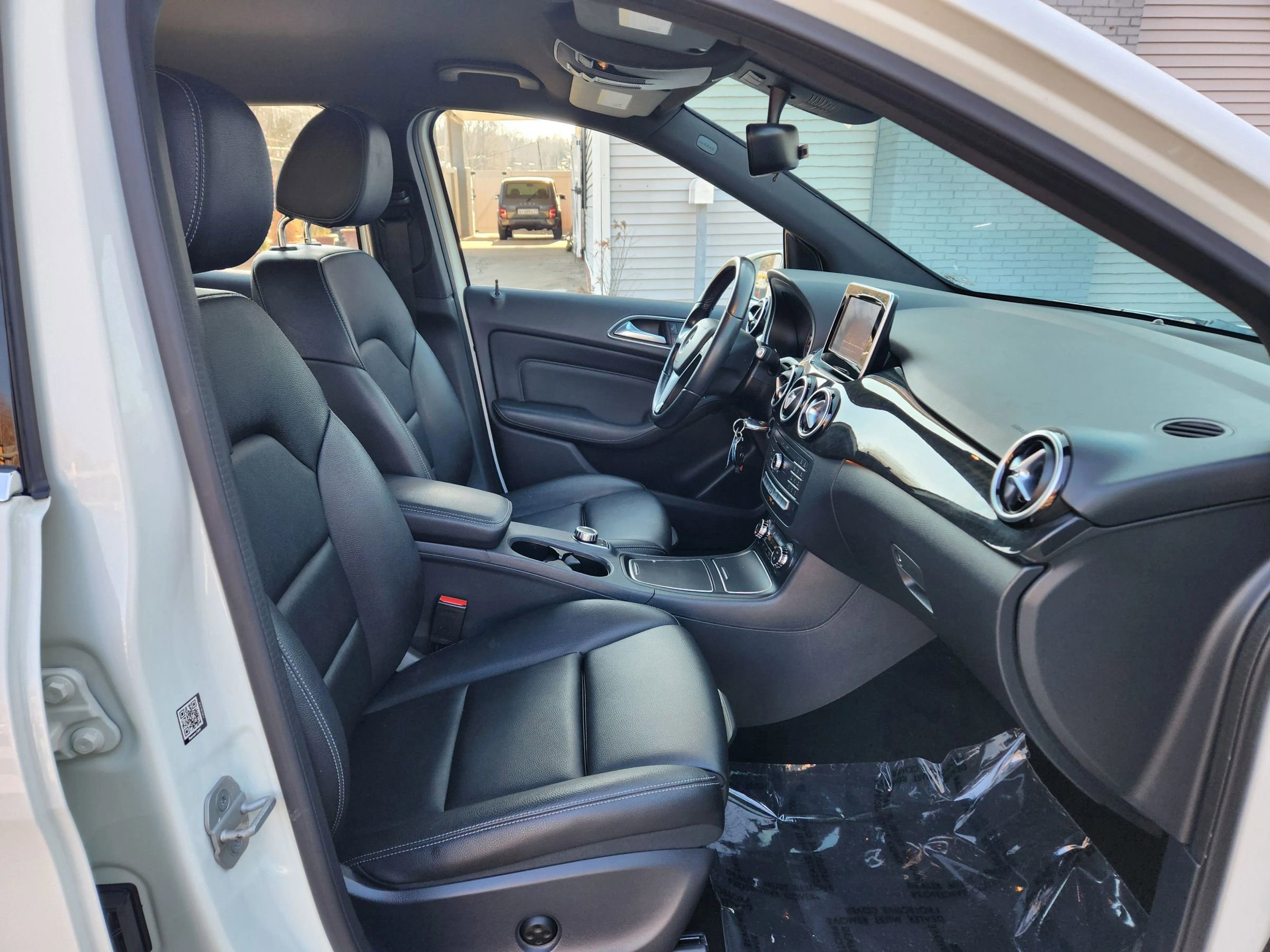 Used 2017 Mercedes-Benz B 250e image 16