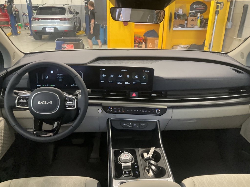 New 2026 Kia Carnival SX w/ SX Dark Edition Package image 14