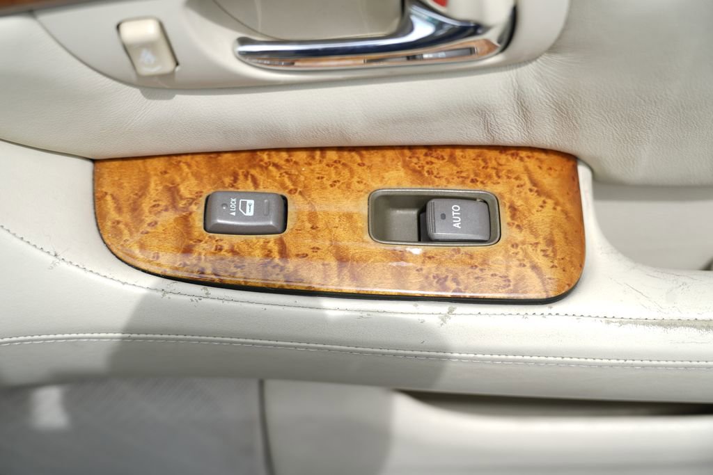 Used 2005 Lexus LS 430 RWD image 33