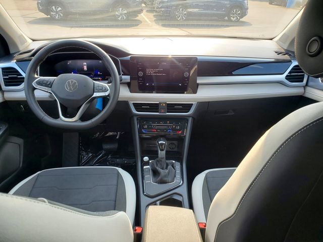 New 2025 Volkswagen Taos SE image 11