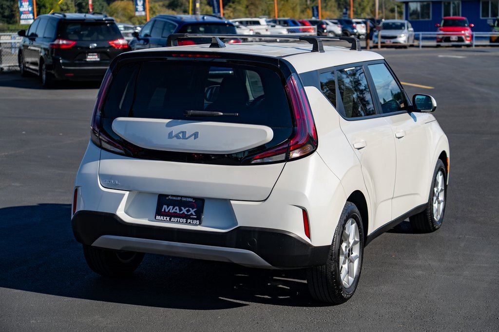 Used 2023 Kia Soul LX w/ LX Technology Package image 9