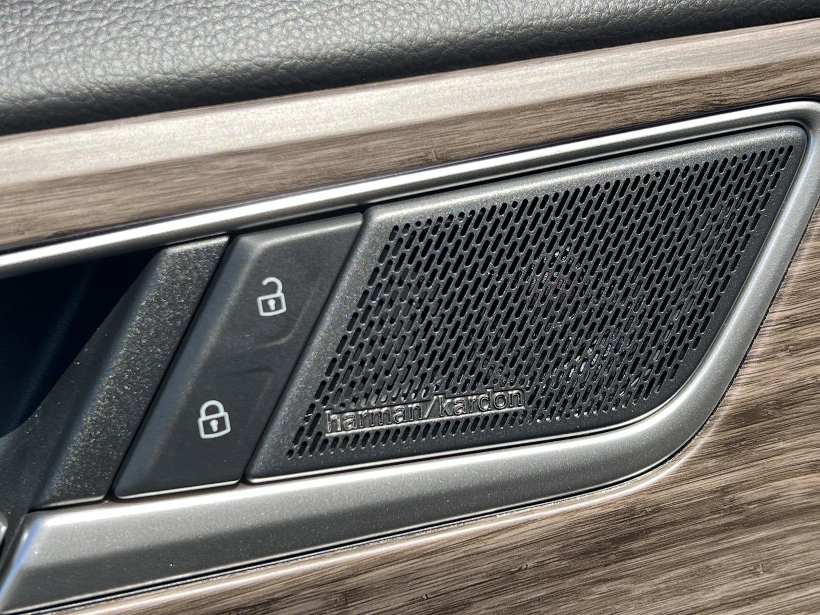 Certified 2025 Volkswagen Atlas SEL Premium R-Line image 19