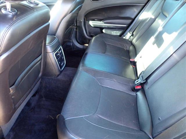 Used 2018 Chrysler 300 Limited image 9