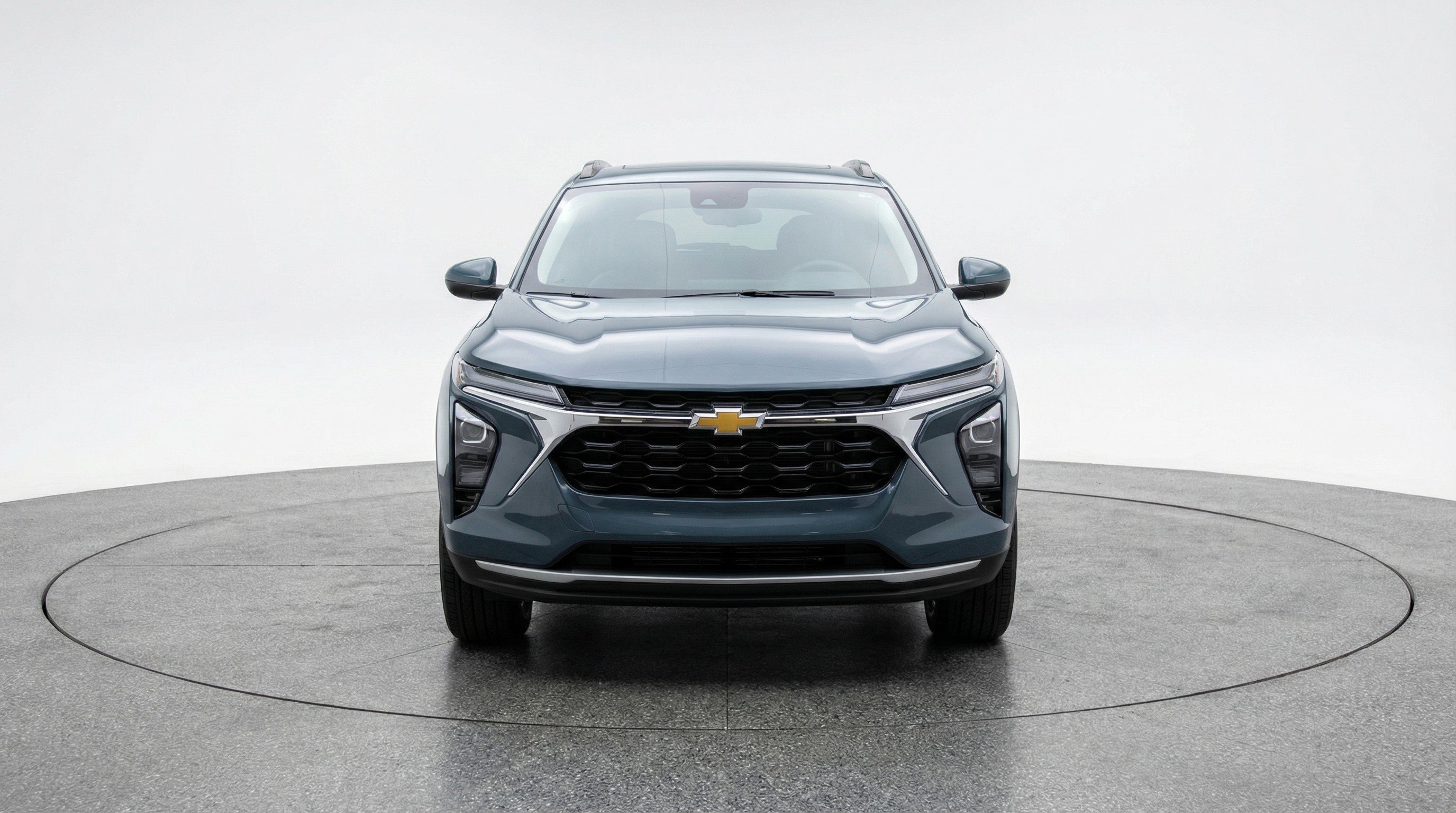 Used 2025 Chevrolet Trax LT FWD image 2
