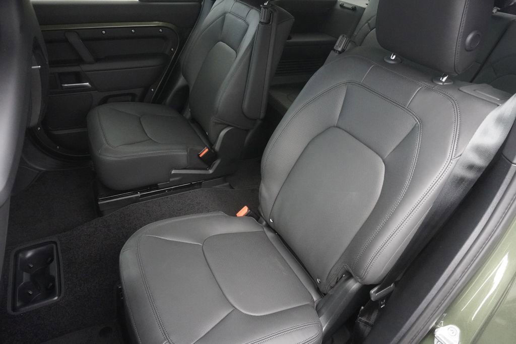 New 2026 Land Rover Defender 130 X-Dynamic SE image 30