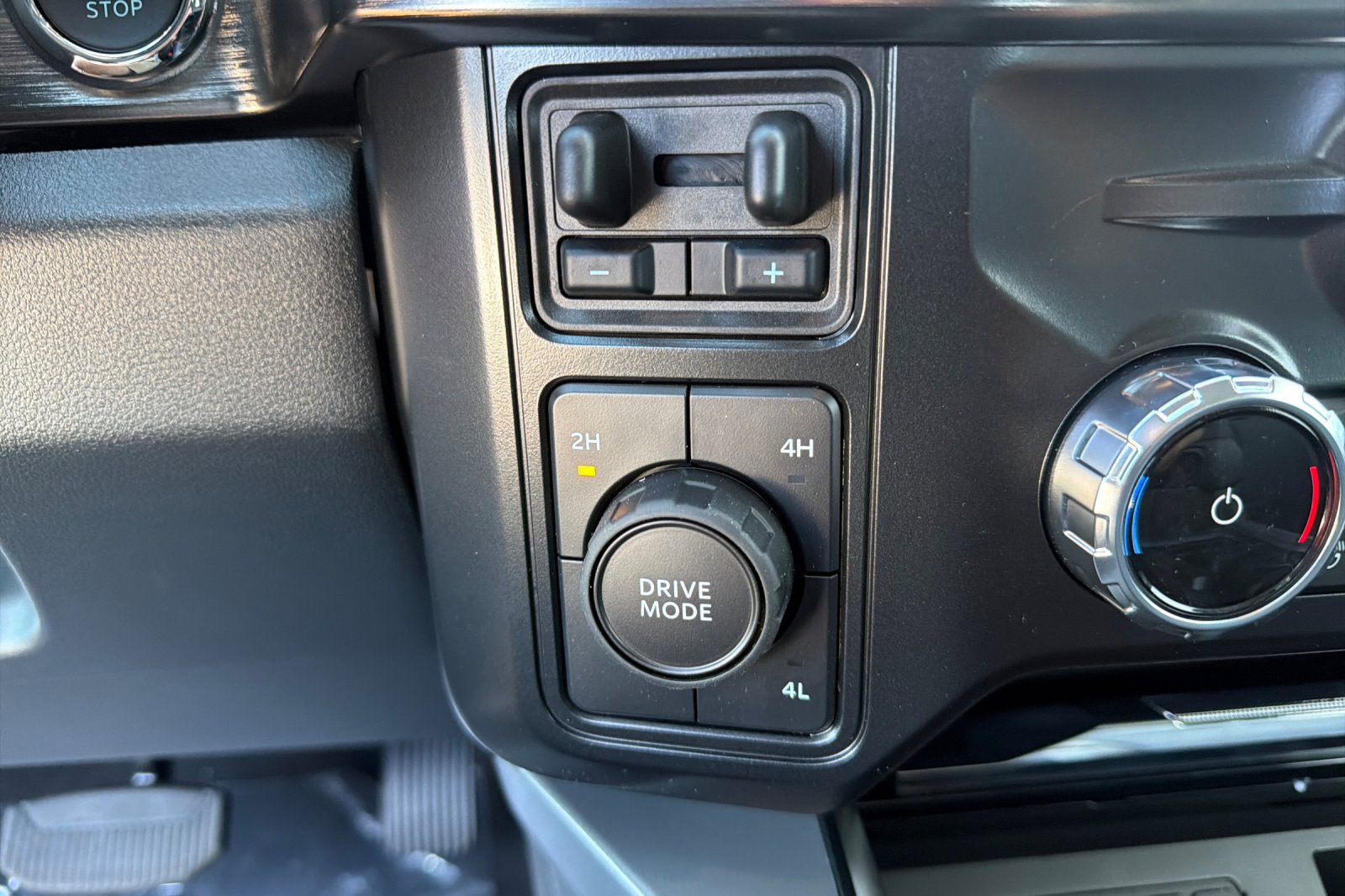 New 2027 Ford F350 Lariat w/ Lariat Premium Package AWD/4WD image 29