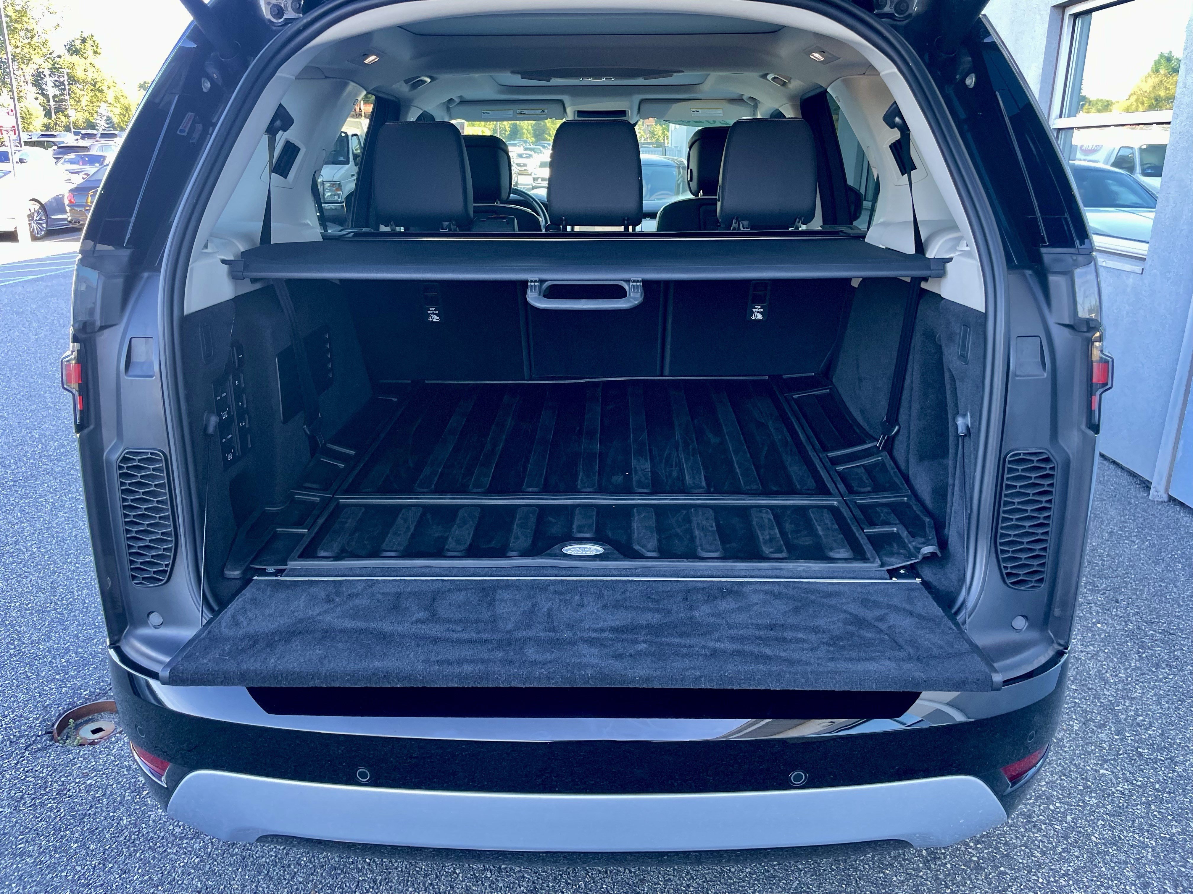 Certified 2025 Land Rover Discovery Metropolitan Edition AWD/4WD image 38