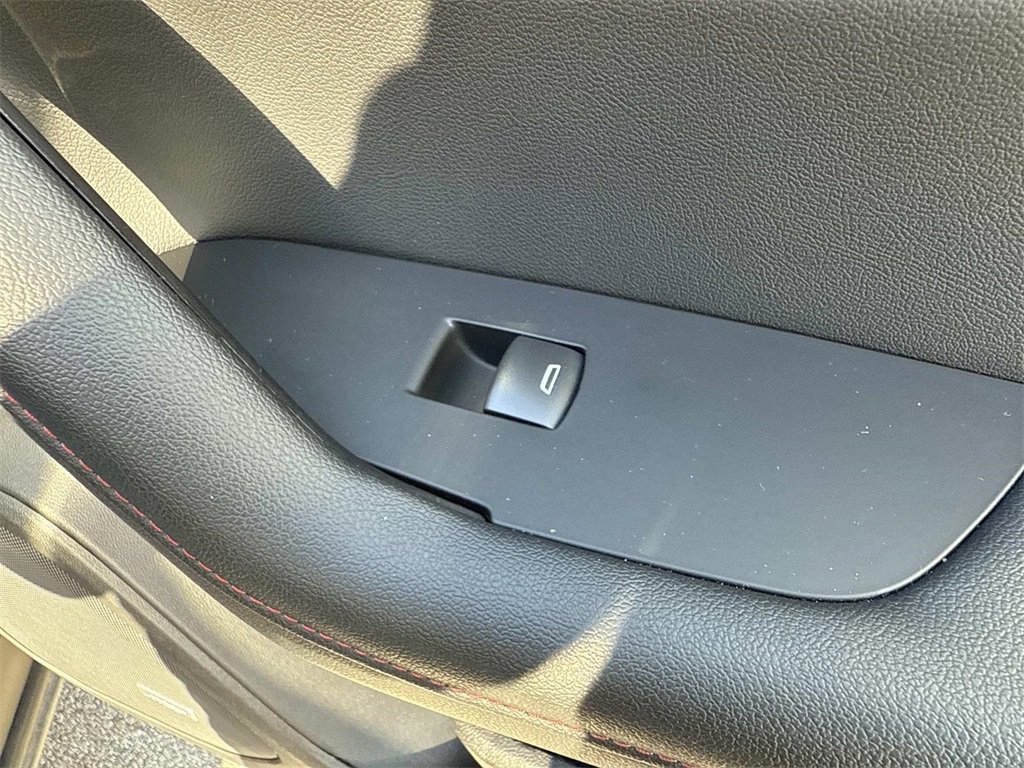 Used 2025 Chevrolet Blazer RS image 30