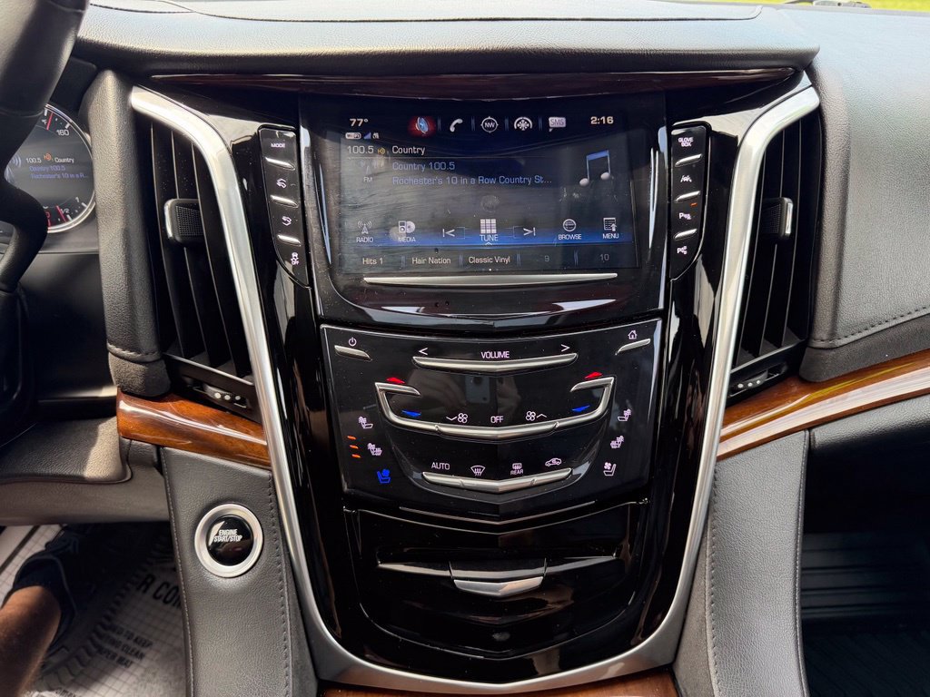 Used 2020 Cadillac Escalade Luxury AWD/4WD image 9