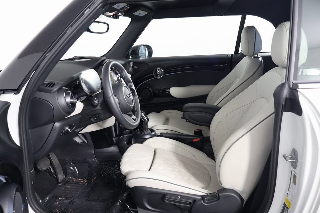 Used 2024 MINI Cooper S w/ Signature Upholstery Package FWD image 11