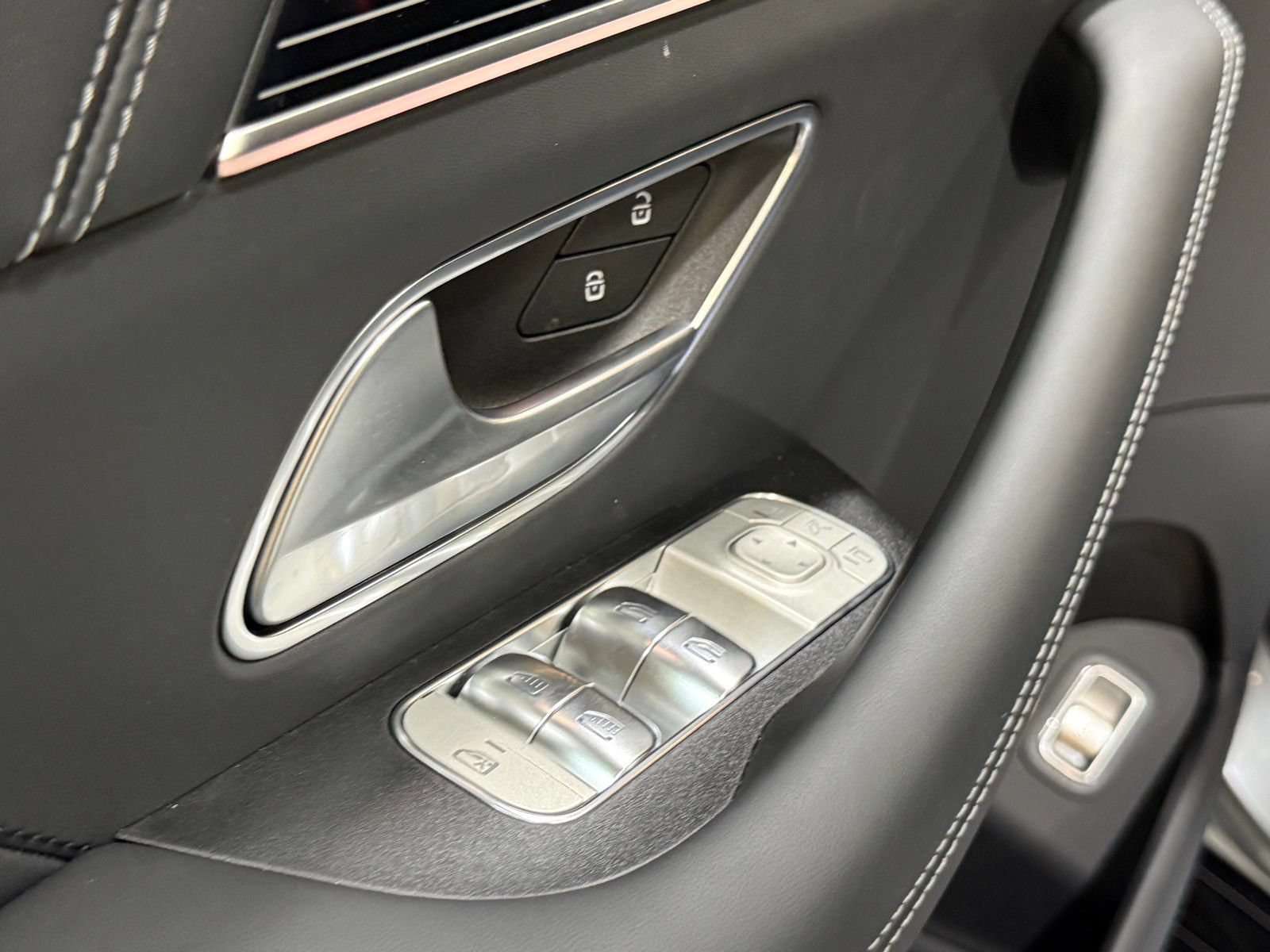 New 2026 Mercedes-Benz Maybach GLS 600 4MATIC image 14