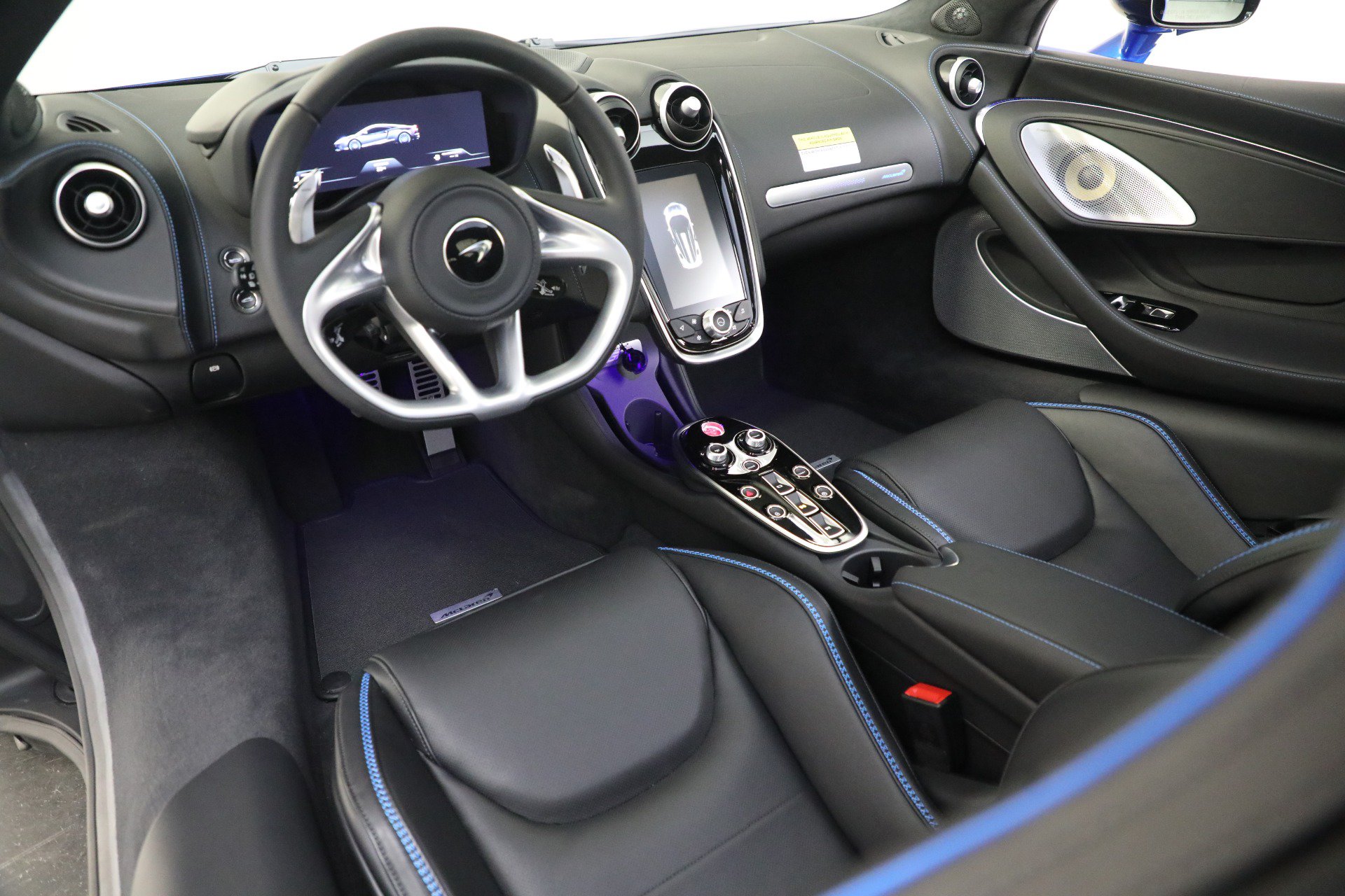 Used 2023 McLaren GT RWD image 22