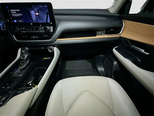 Used 2024 Toyota Grand Highlander Limited image 23