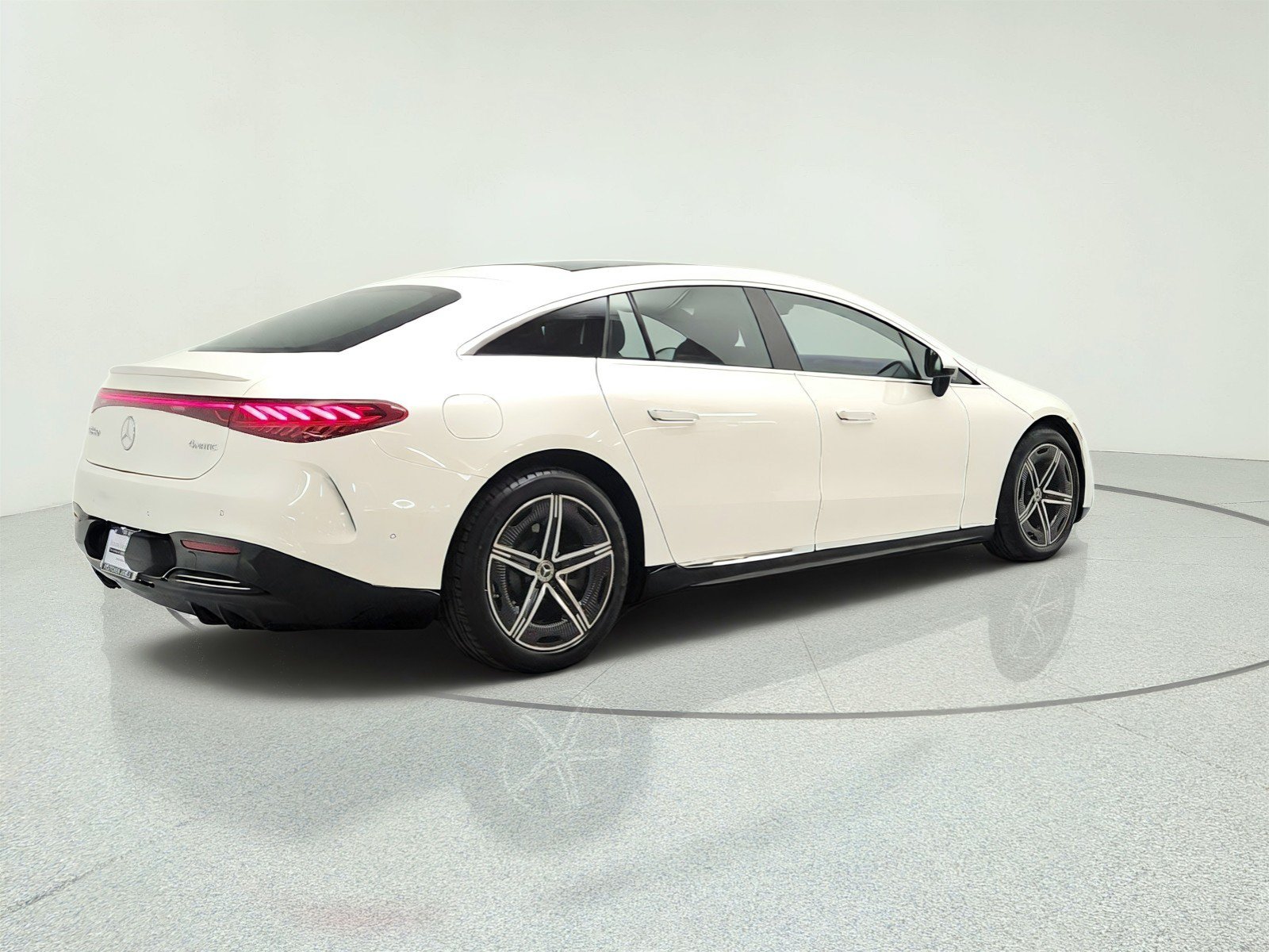 Used 2022 Mercedes-Benz EQS 580 4MATIC Sedan image 5